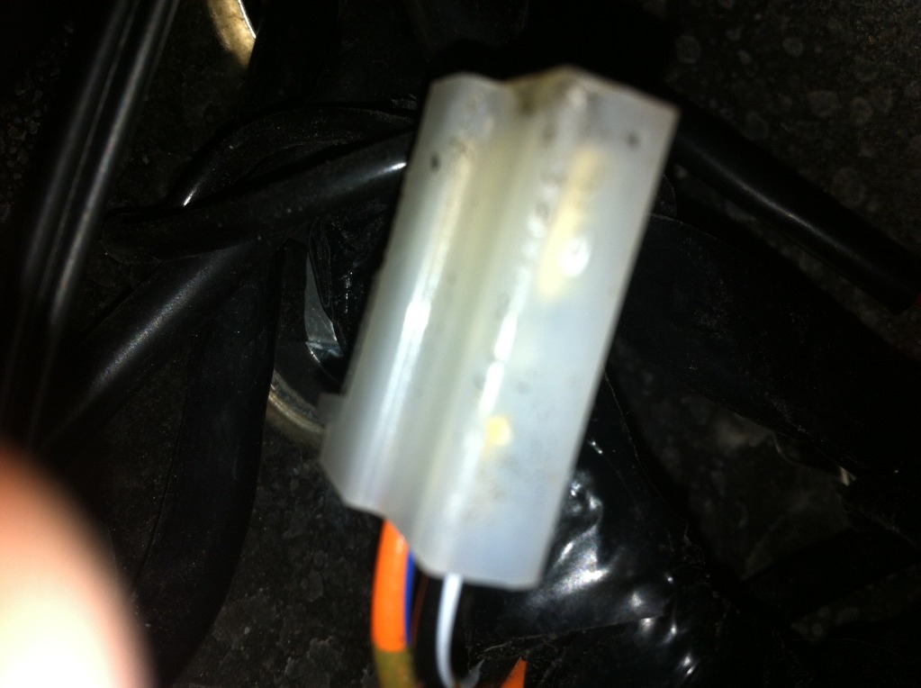 12v power outlet in headlight bucket M800 & C800 IMG_0250