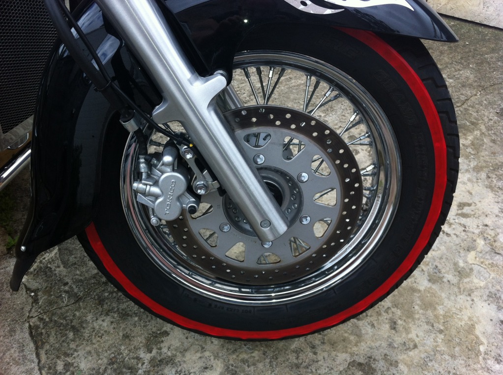 * White Wall Tyres At The Stroke Of A Brush Suzuki C800 / C50 * IMG_0572
