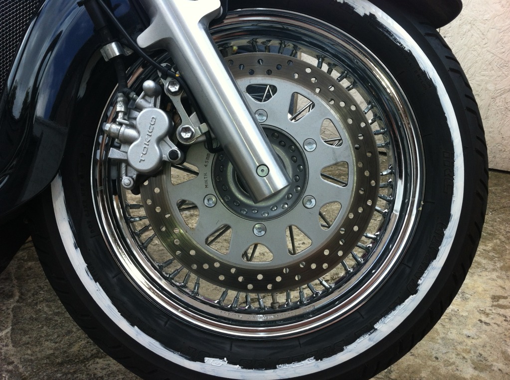 * White Wall Tyres At The Stroke Of A Brush Suzuki C800 / C50 * IMG_0573