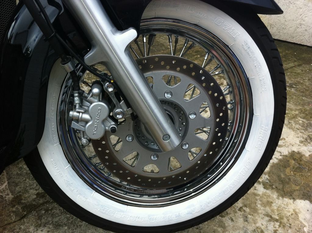 * White Wall Tyres At The Stroke Of A Brush Suzuki C800 / C50 * IMG_0577