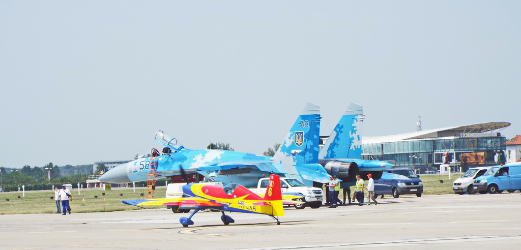 BUCHAREST INTERNATIONAL AIR SHOW BIAS 2016 01_zpsvvkdgexl