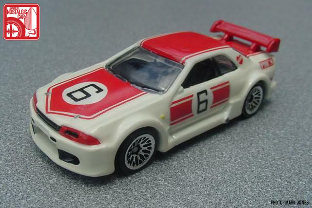 hws custom nipones y algo mas Scalemaster-custom-hot-wheels-nissan-skyline-gt-r-white-red-kurosawa-1