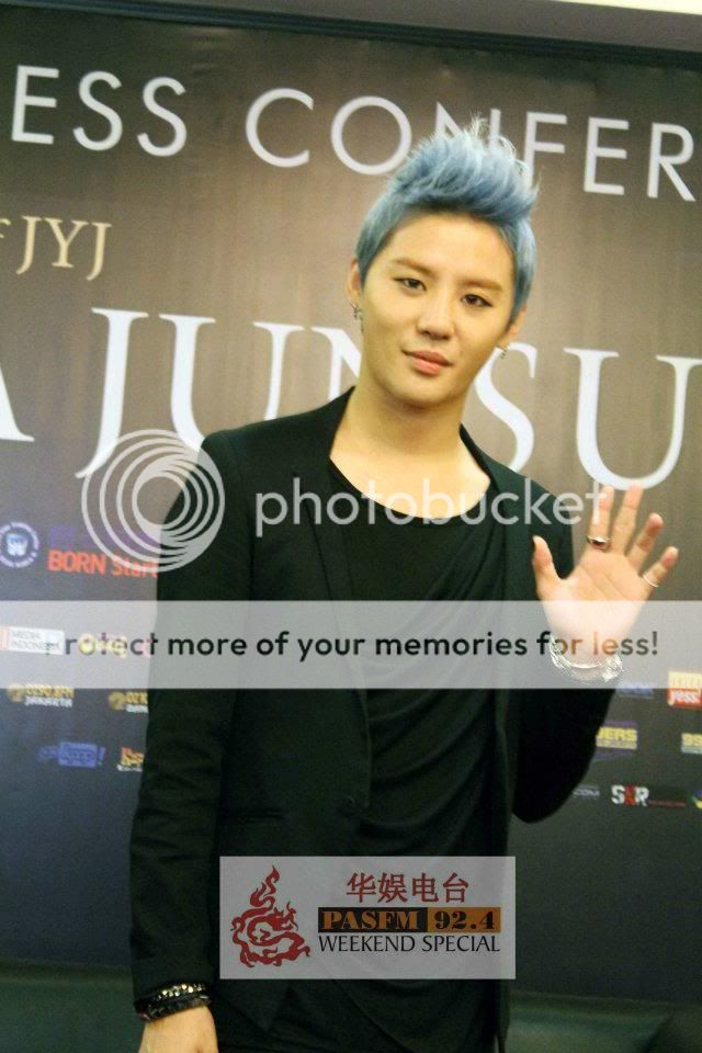 FOTOS "XIA Tarantallegra 1st Asia Tour" en Jakarta - Conferencia de Prensa (15/06/2012) 197660_10150768646637185_195668364_n