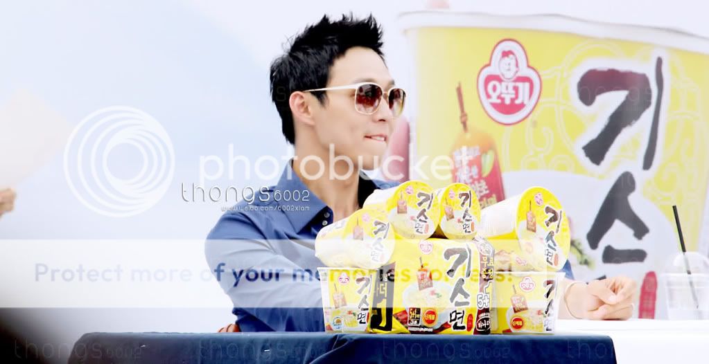 FOTOS "Firma de Autografos de Ottogi" - Yoochun (07/06/2012) parte 5 2079qhc