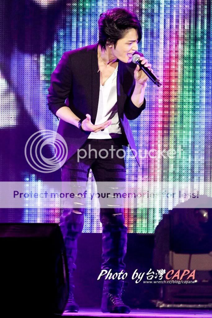 FOTOS "Fanmeeting de Jaejoong en Taipei" (23/05/2012) Parte 5 412210_426970283991688_1407854043_o