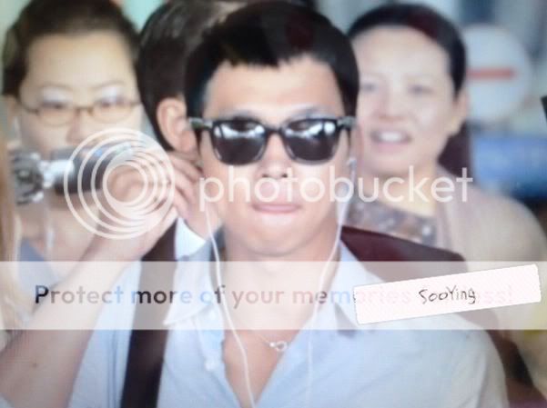 FOTOS "Aeropuerto Incheon" - Yoochun (06/06/2012) 687adfdcjw1dto5kygjh9j