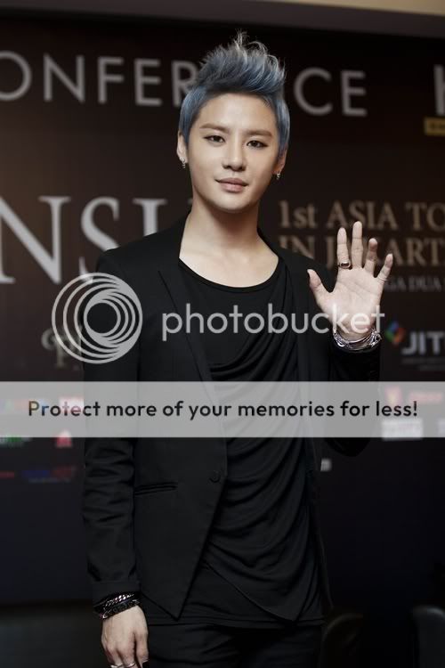 FOTOS "XIA Tarantallegra 1st Asia Tour" en Jakarta - Conferencia de Prensa (15/06/2012) 6ba83f63tw1dtz655akfbj