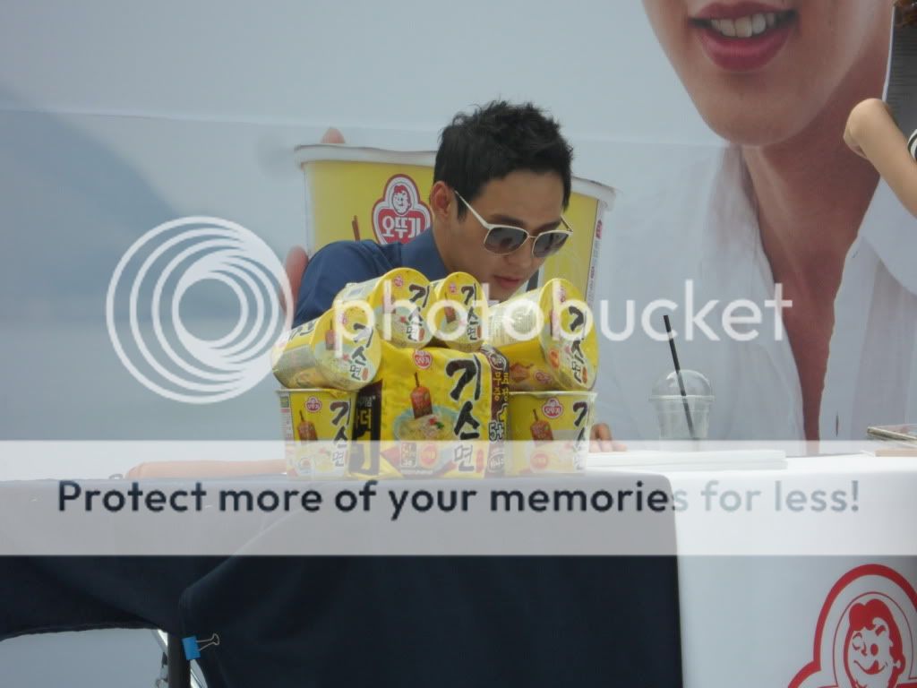 FOTOS "Firma de Autografos de Ottogi" - Yoochun (07/06/2012) Milxr9