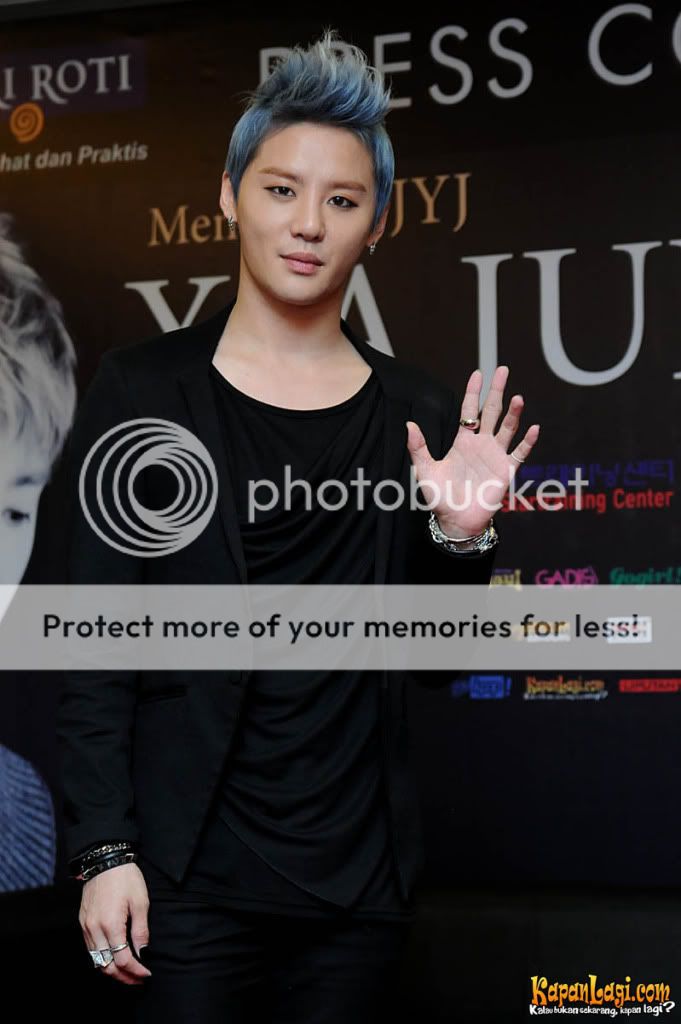 FOTOS "XIA Tarantallegra 1st Asia Tour" en Jakarta - Conferencia de Prensa (15/06/2012) parte 3 Xia_junsu_preskon_di_jakarta_1-20120615-008-bambang