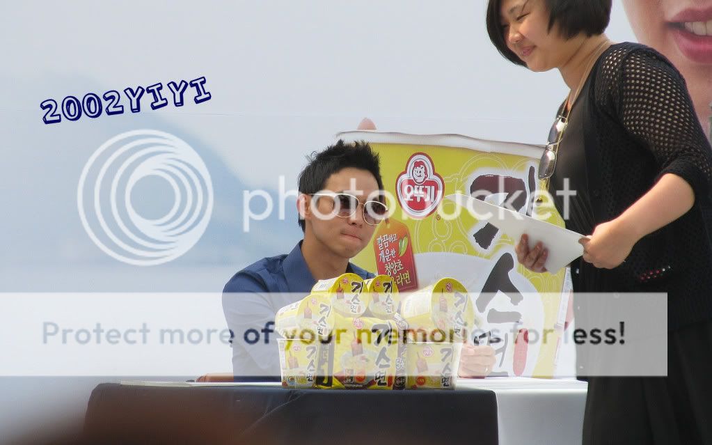 FOTOS "Firma de Autografos de Ottogi" - Yoochun (07/06/2012) parte 3 Y1