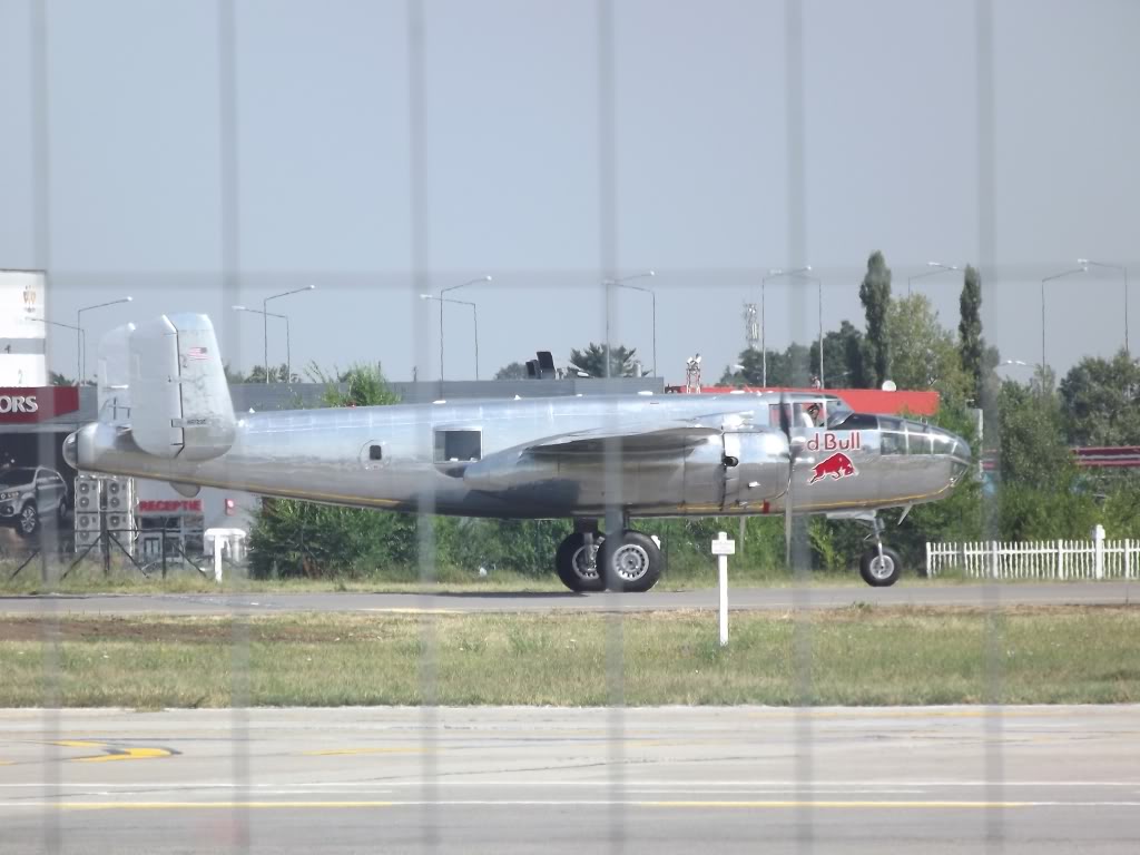 BUCHAREST INTERNATIONAL AIR SHOW 2012 - Pagina 2 B25_1