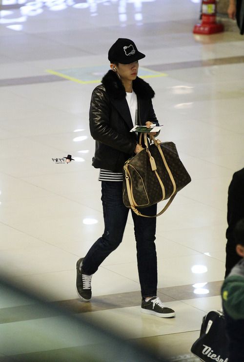 [30.10.12] [PICS] 2PM vers le Japon Airport15