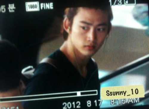 [17.08.12] PICS 2PM à l'aéroport au Japon Tumblr_m8vtstb3Js1rbdfiyo1_500