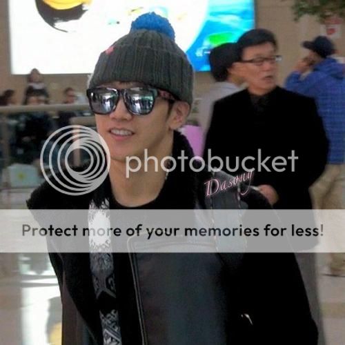 [02.11.12] [PICS] 2PM dans l'Aéroport de Gimpo vers la Corée Tumblr_mcutrtRuW11rt3uu5o2_500