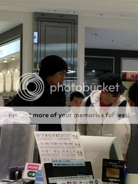 [02.11.12] [PICS] 2PM dans l'Aéroport de Gimpo vers la Corée Tumblr_mcux1vlQ6F1rj52jqo1_500