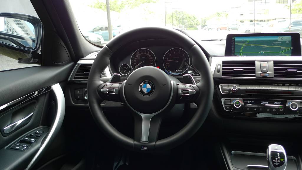 (BMW): 320i M Sport 16/16  L1010442a_zpsxfubuexy