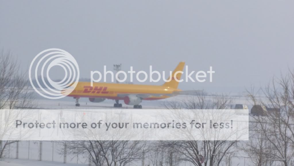 Aeroportul Bucuresti (Henri Coanda/Otopeni) - Februarie 2012 DHL