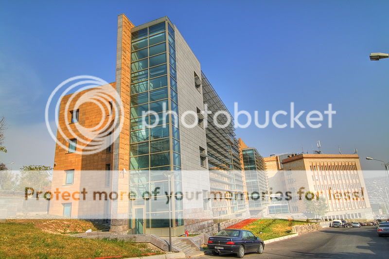 Actualités en Arménie 800px-American_University_of_Armenia_-_HDR