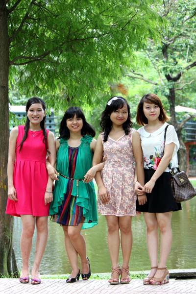 Ngắm chị em VNBeauties xúng xính váy hoa chào hè! IMG_3128