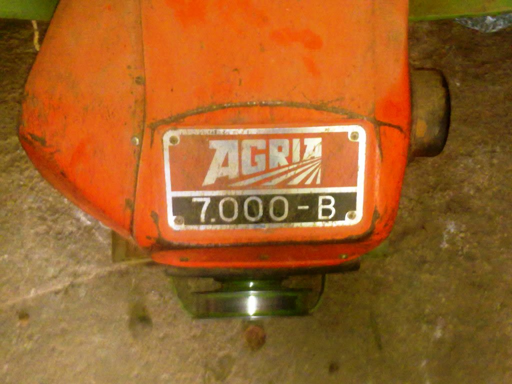 Me presento con AGRIA 7000b  Tractor2