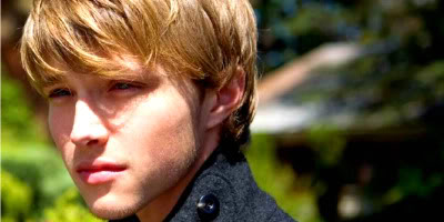 (m) Sterling Knight (négociable) Sterrr