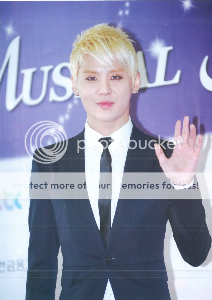 FOTOS "BODA" Magazine Ed. Julio - Kim Junsu (20/07/2012) 01-17