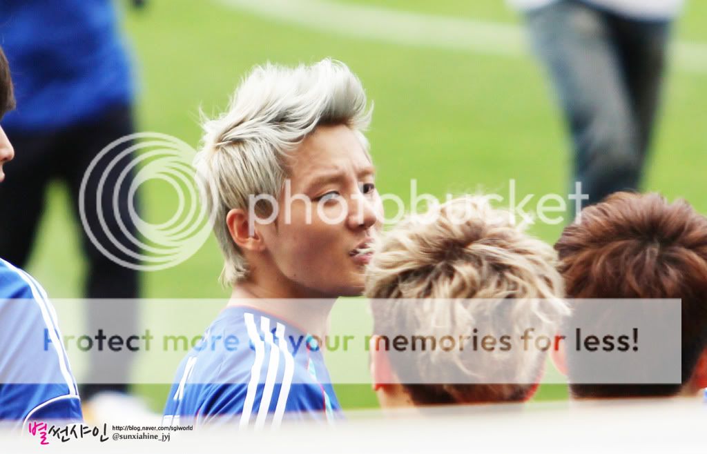 FOTOS "FC Men" - Junsu (27/06/2012) parte 4 606605002