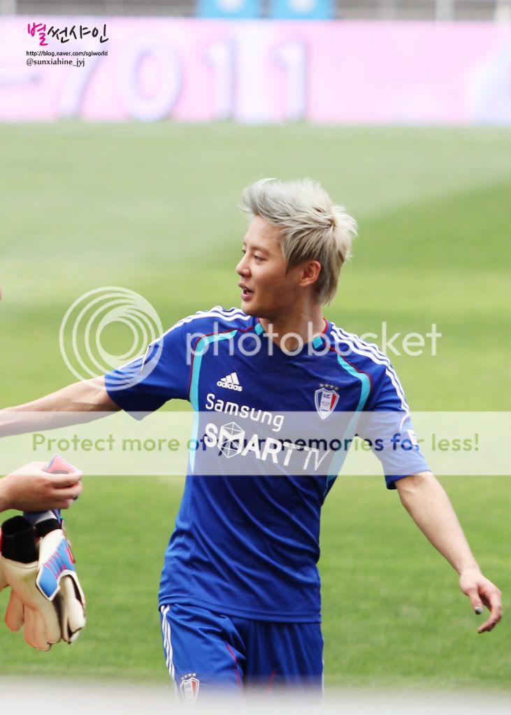 FOTOS "FC Men" - Junsu (27/06/2012) parte 4 606607030