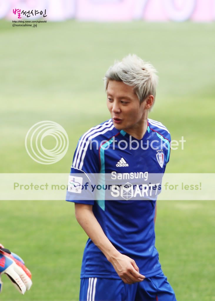 FOTOS "FC Men" - Junsu (27/06/2012) parte 4 606607330