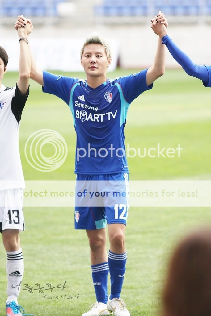 FOTOS "FC Men" - Junsu (27/06/2012) parte 4 606980120