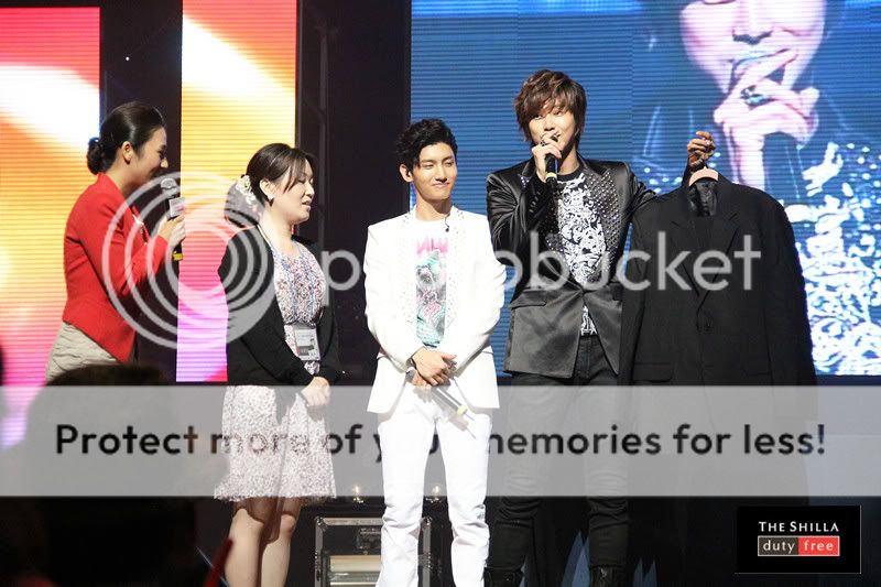 FOTOS "Shilla Duty Free 2012 FAN FESTIVAL" - TVXQ (15/07/2012) parte 4 Shilla8