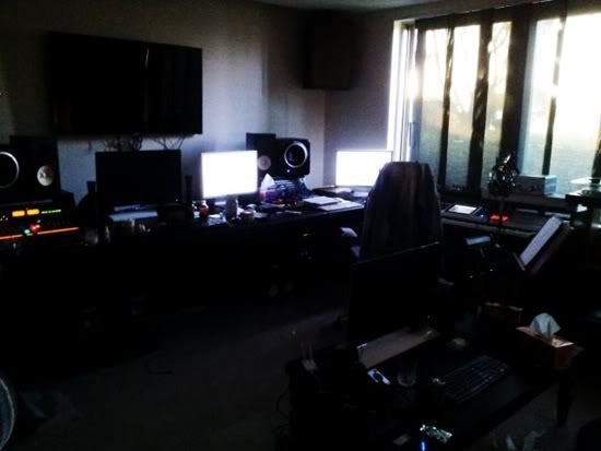 Yoochun de JYJ revela su estudio musical personal. (03/07/2012) Zb5w