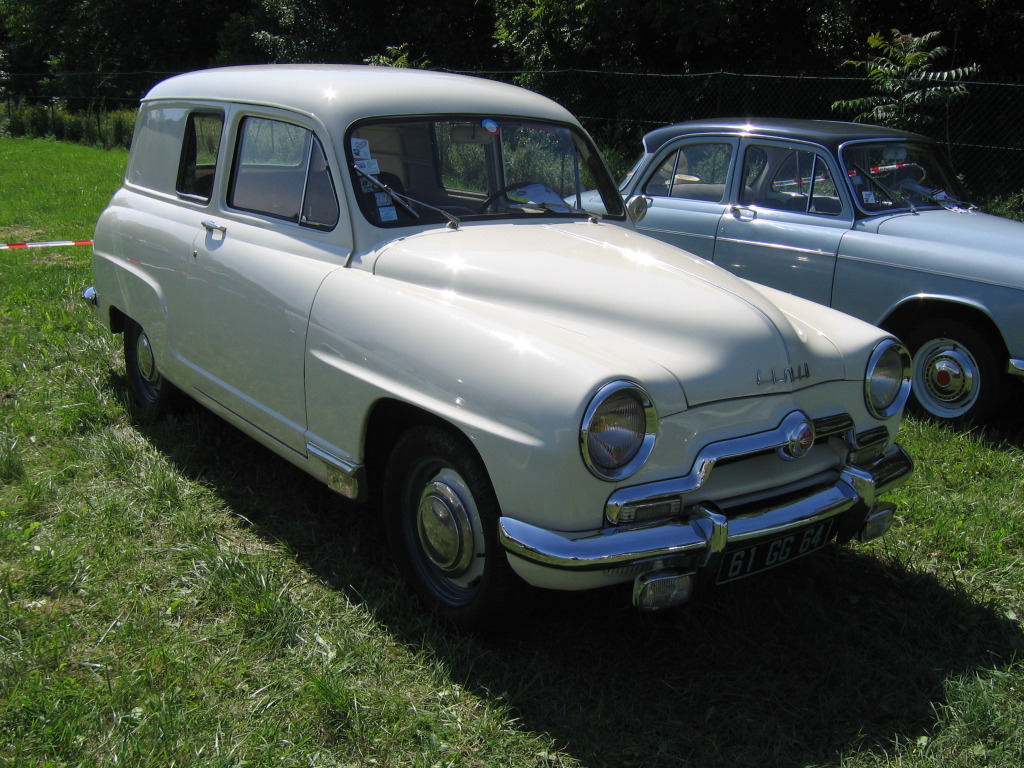 Un Best sceller ; la SIMCA  ARONDE ! IMG_1731