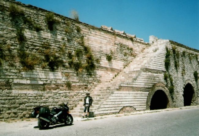 MotoAνάμνηση Εξωτερικού χωρίs μελαγχολία Νο 1-ΠΟΛΗ 2011 Img074-001