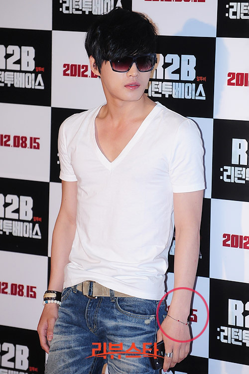 [10.08.12] [Info] Sức ảnh hưởng cửa Jaejoong: Tất cả phụ kiện anh khoác lên mình đều được bán sạch Jbr1