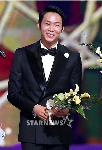 [30.08.12] [News] Yoochun thắng giải diễn viên nổi tiếng nhất do khán giả bình chọn tại Seoul Drama Awards Yoochun_sda2