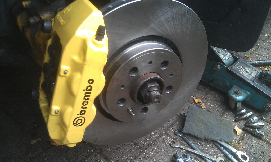 Clio 197 brembo caliper upgrade IMAG0445