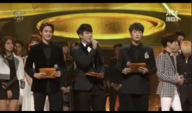 [PICS + FANTAKEN][16.01.14] DooJoon @ Golden Disc Awards 2014 JoonGDA-7