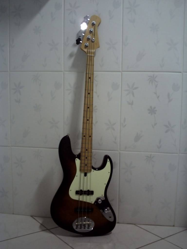 VENDO: Baixo Lakland Joe Osborn 4 cordas captação Fralin Lak-1