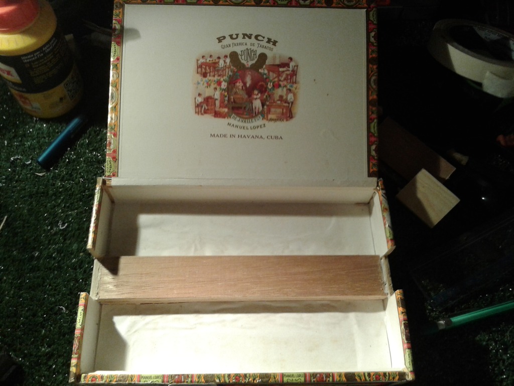 Cigar box guitar+ amp. 20151004_181030_zps9jgb1ogt