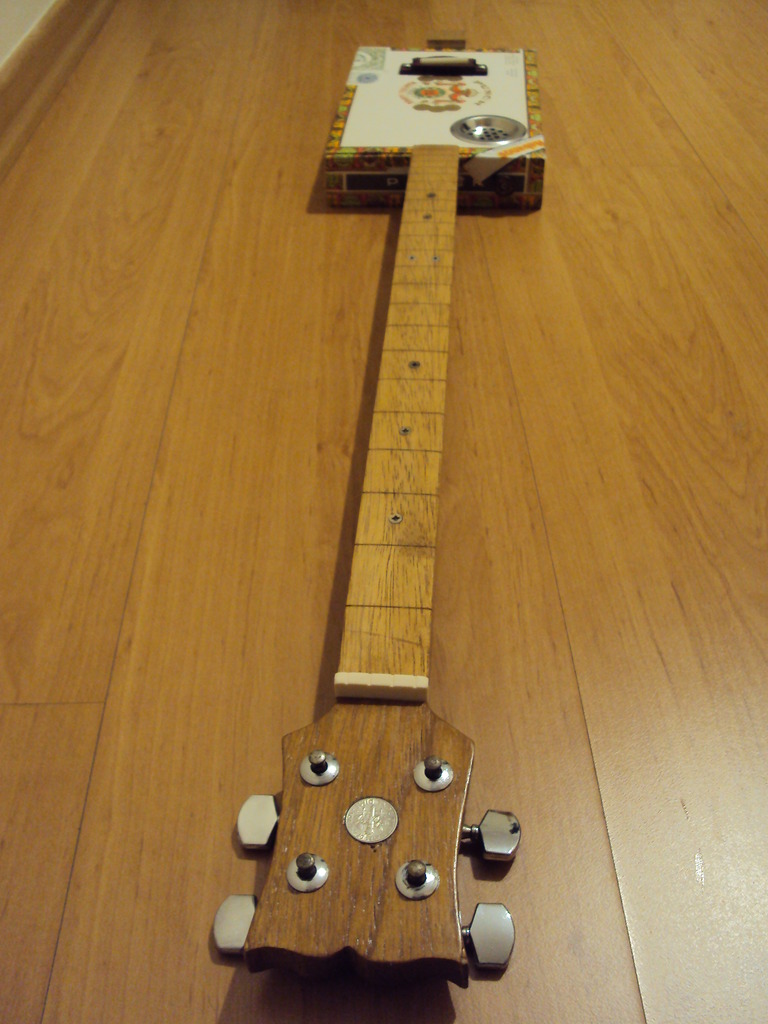 Cigar box guitar+ amp. DSC03987_zpsydbstrgm