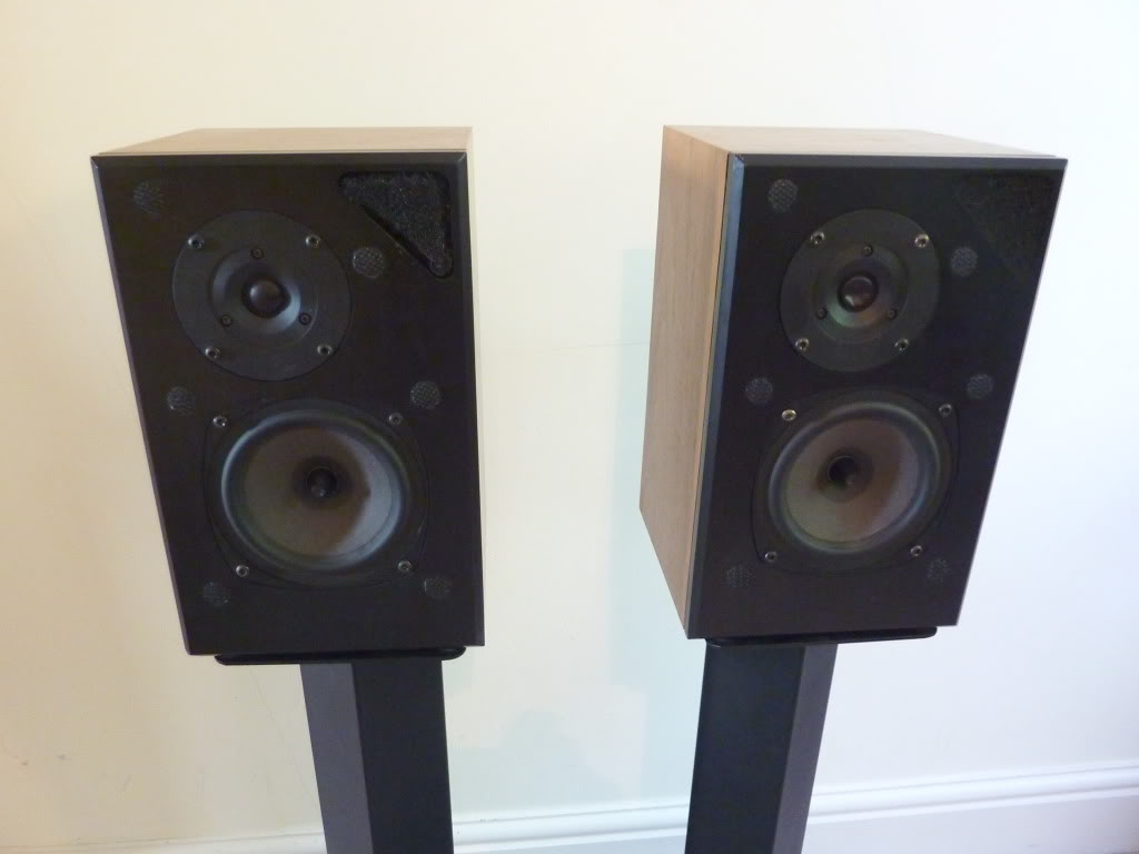 Rega Kyte speakers in black with wall brackets (used) P1010803