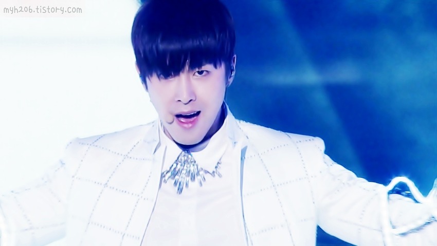 [29.12.12][Pics+Gifs] Yunho - SBS Gayo Daejun 115a532c11dfa9ec958a47ca62d0f703938fc1d4_zps29c43e4c