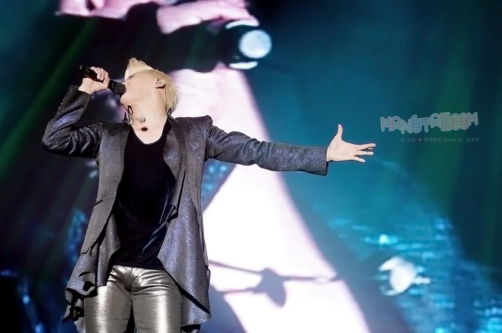 [30.12.12][Pics] Junsu - XIA 2012 Ballad & Musical Concert with Ochestra (Day 2) 3022_zps766f7838