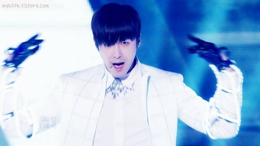 [29.12.12][Pics+Gifs] Yunho - SBS Gayo Daejun 5b877fec54e736d158fa9dd59b504fc2d762698f_zps6f53ddef