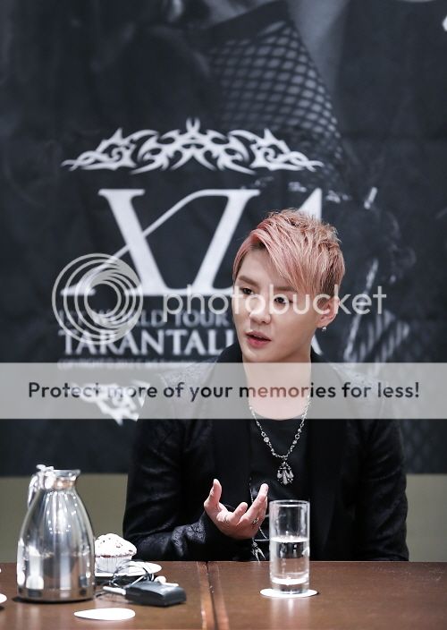 [30.11.12][Pics] Xia Junsu - Press Conference in Germany  201211300320493610_1