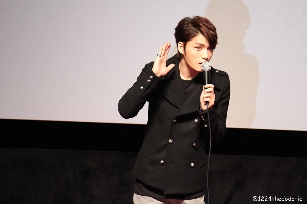 [30.11.12][Pics] Jaejoong - “Code Name Jackal” Stage Greeting (Day 7)   A89TRygCMAAYh5djpg_large