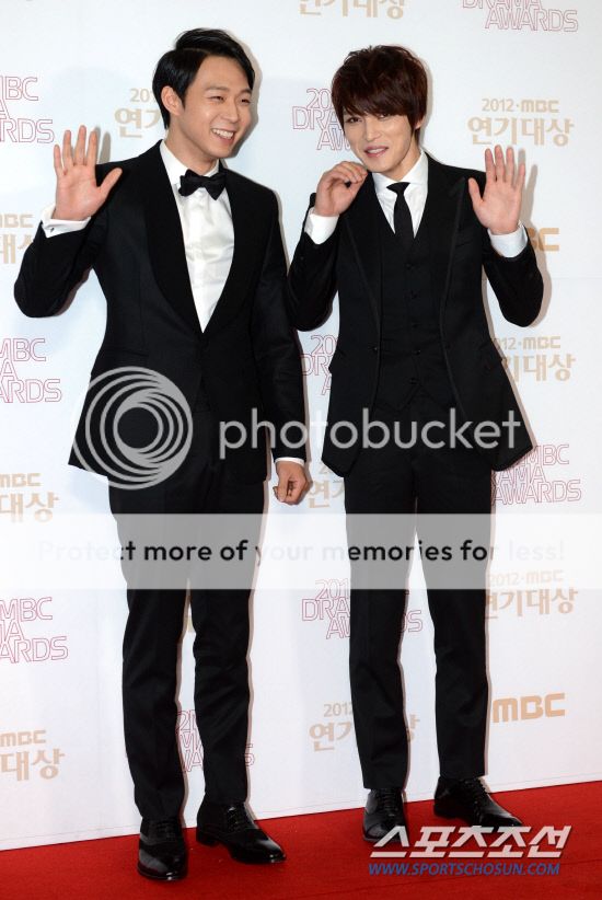 [30.12.12][Pics] JaeChun - MBC Drama Awards  2012123001001831000154281_zps69efd40d