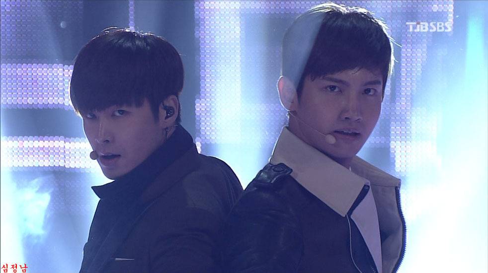 [16.12.12][Capture] TVXQ - "Humanoids" Performance in SBS Inkigayo 121216_1733