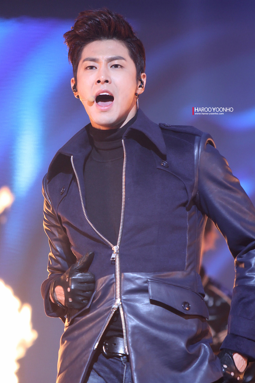 [21.12.12][Pics] Yunho - KBS Music Bank Year End Christmas Special 121221_01